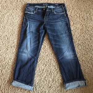 Silver brand Suki style denim capris